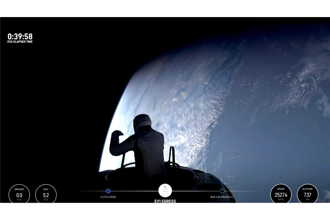 Dieses Bild aus einem SpaceX-Video zeigt den Beginn des Weltraumspaziergangs.