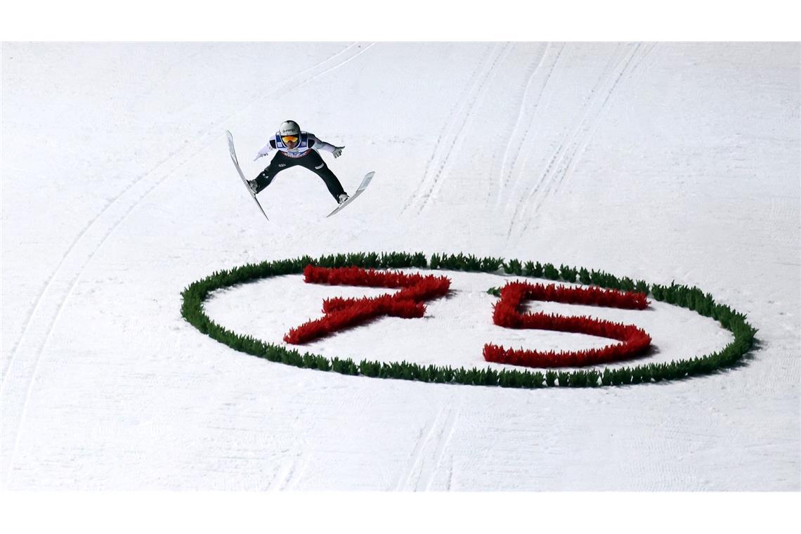 Domen Prevc gewinnt den Skiflug-Weltcup in Oberstdorf.