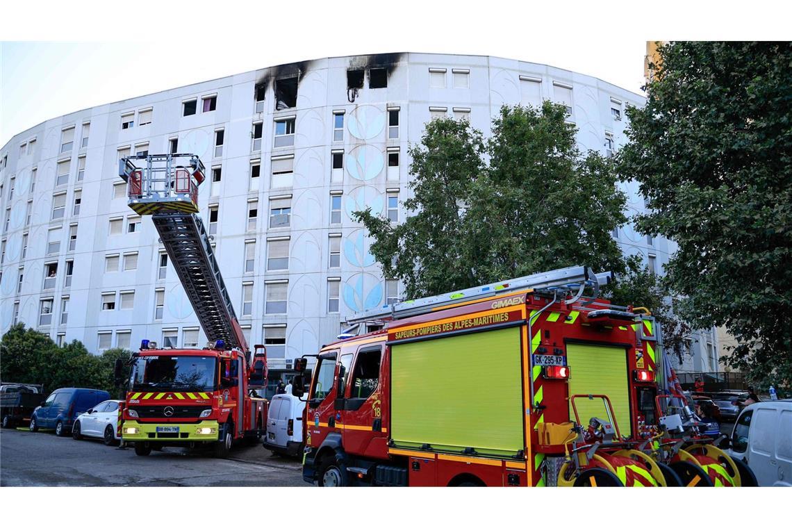 Drei Kinder starben im Feuer, ein 17-Jähriger kam bei einem Sprung aus dem Fenster ums Leben. 