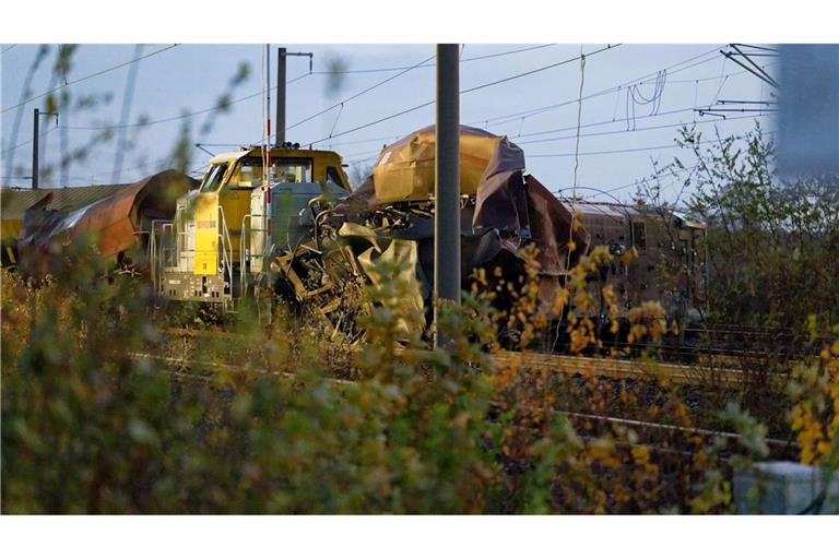 Drei Menschen haben sich bei einem Güterzug-Unfall bei Kerpen verletzt.