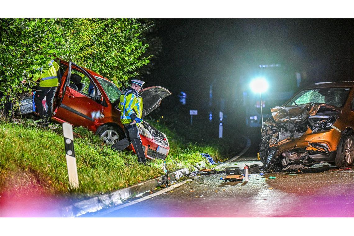 Drei Menschen wurden bei dem Unfall verletzt.