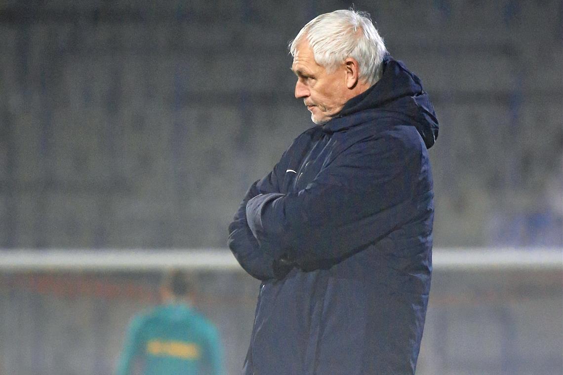 Durchlebt mit Großaspach gerade triste Zeiten: Trainer Hans-Jürgen Boysen. Foto: A. Becher