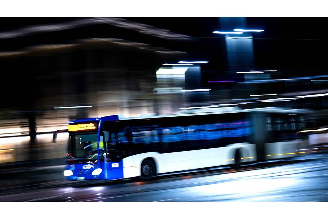 Ein 15-Jähriger gibt sich in Bremen als Busfahrer aus.