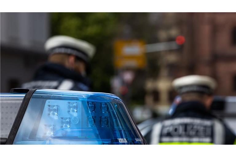 Ein 23-Jähriger soll im Rhein-Neckar-Kreis nach einem Streit mehrmals mit einem Messer auf einen Mann eingestochen haben. (Symbolbild)