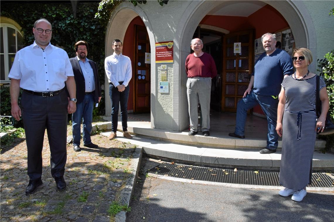 Ein Abschlusstreffen zum Leader-Projekt hier mit (von links) Bürgermeister Armin Mößner, Uwe Matti, Johannes Ernst, Rolf und Christian Schweizer sowie Heiderose Gölz war noch möglich, aber die Bedingungen im Coronajahr waren fürs Carl-Schweizer-Museum sehr schwierig. Foto: E. Klaper