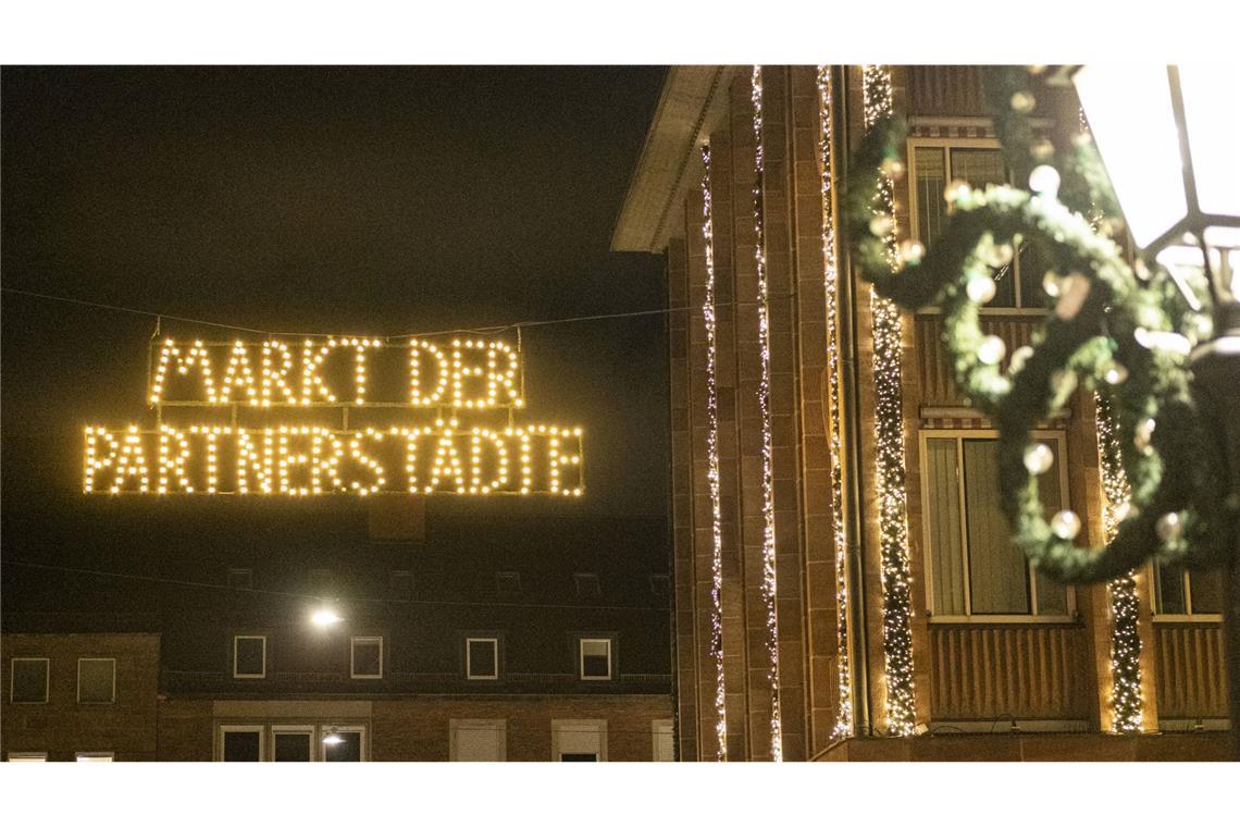 Ein Abstecher zum Markt der Partnerstädte am Rathaus lohnt sich.