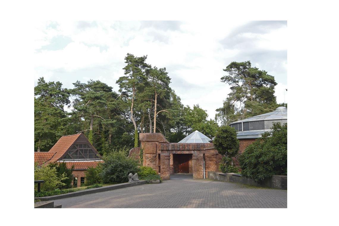 Ein außergewöhnliches Architekturensemble von Bernhard Hoetger: Das Kaffee Worpswede samt Logierhaus und Museum mit Rundkuppel.