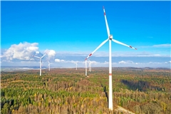 Ein für Windräder vorgeschlagener Standort in der Nähe von Kirchenkirnberg sorgte im Gemeinderat für Diskussion.Symbolfoto: stock.adobe.com/Herr Loeffler 