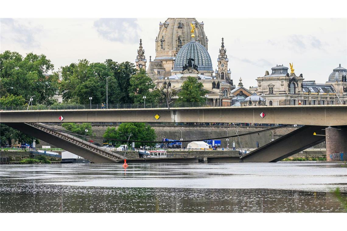 Ein Hochwasser in der Elbe könnte die Arbeiten an der eingestürzten Carolabrücke erschweren.