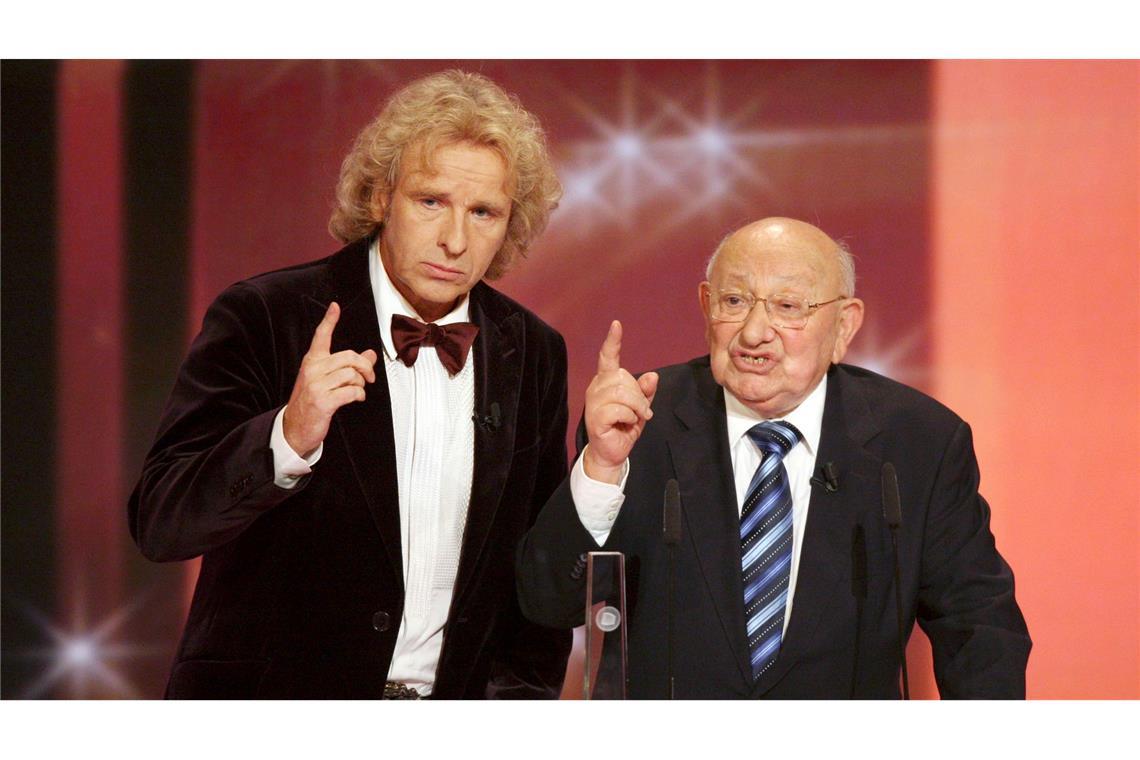 Ein ikonischer Moment: Literaturkritiker Marcel Reich-Ranicki lehnt den Deutschen Fernsehpreis ab. Moderator Thomas Gottschalk versucht die Situation zu retten.