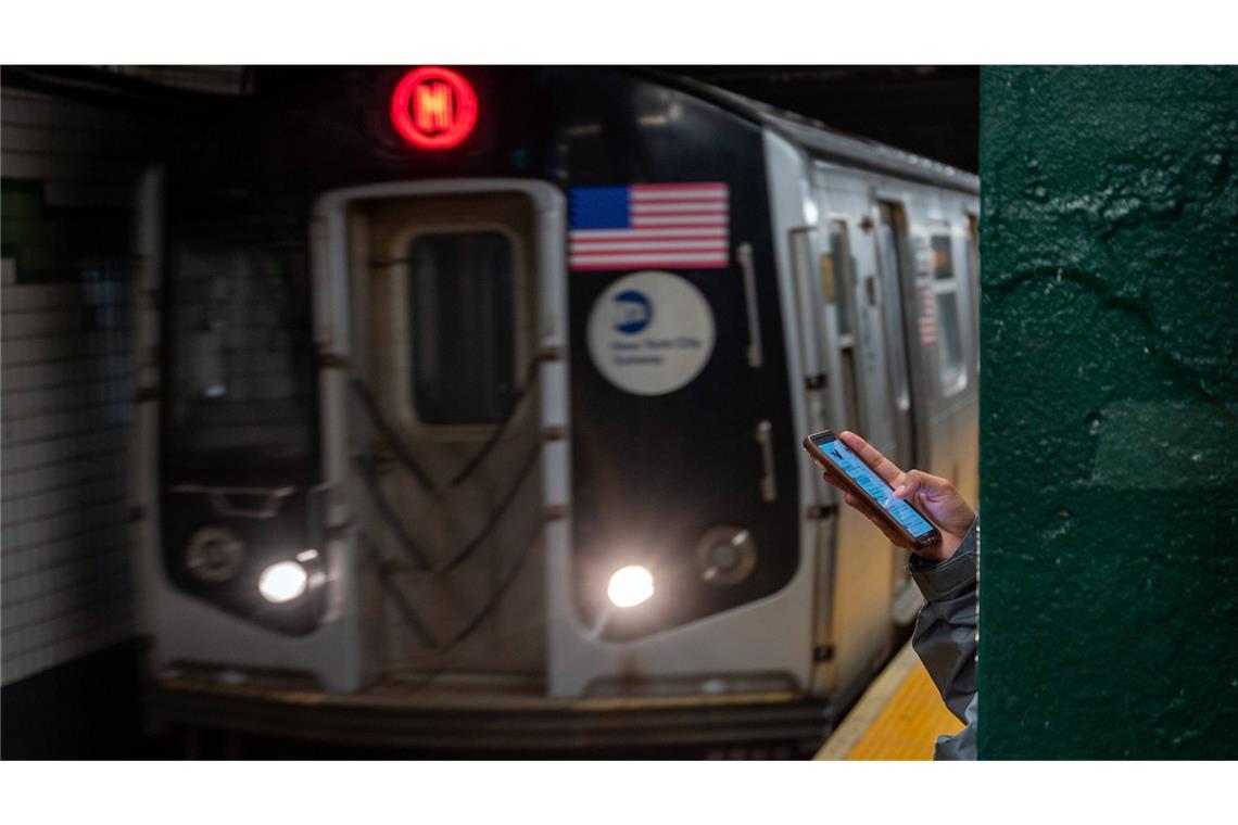 Ein Mann hat in einer New Yorker U-Bahn eine Frau angezündet (Symbolbild).