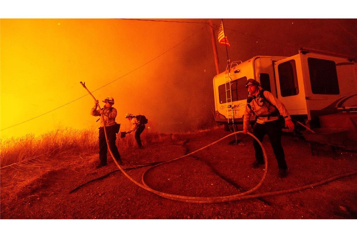 Ein neuer Brand in Kalifornien treibt Tausende Menschen aus ihren Häusern.