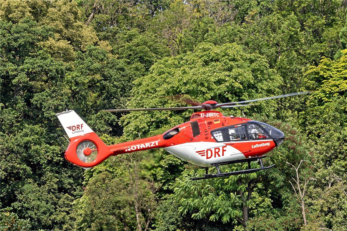 Ein Rettungshubschrauber brachte den Schwerverletzten ins Krankenhaus. Symbolfoto: Alexander Becher