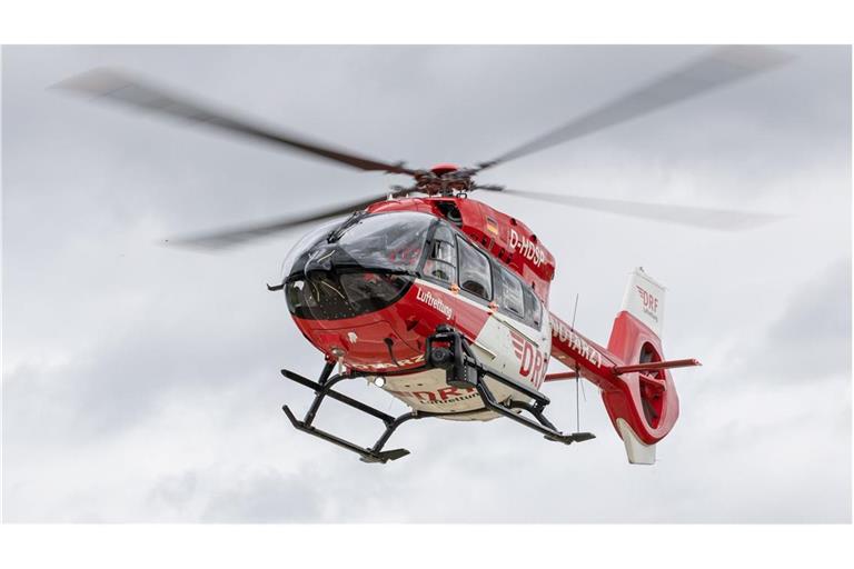 Ein Rettungshubschrauber brachte die schwer verletzte 14-Jährige in eine Klinik. (Symbolbild)