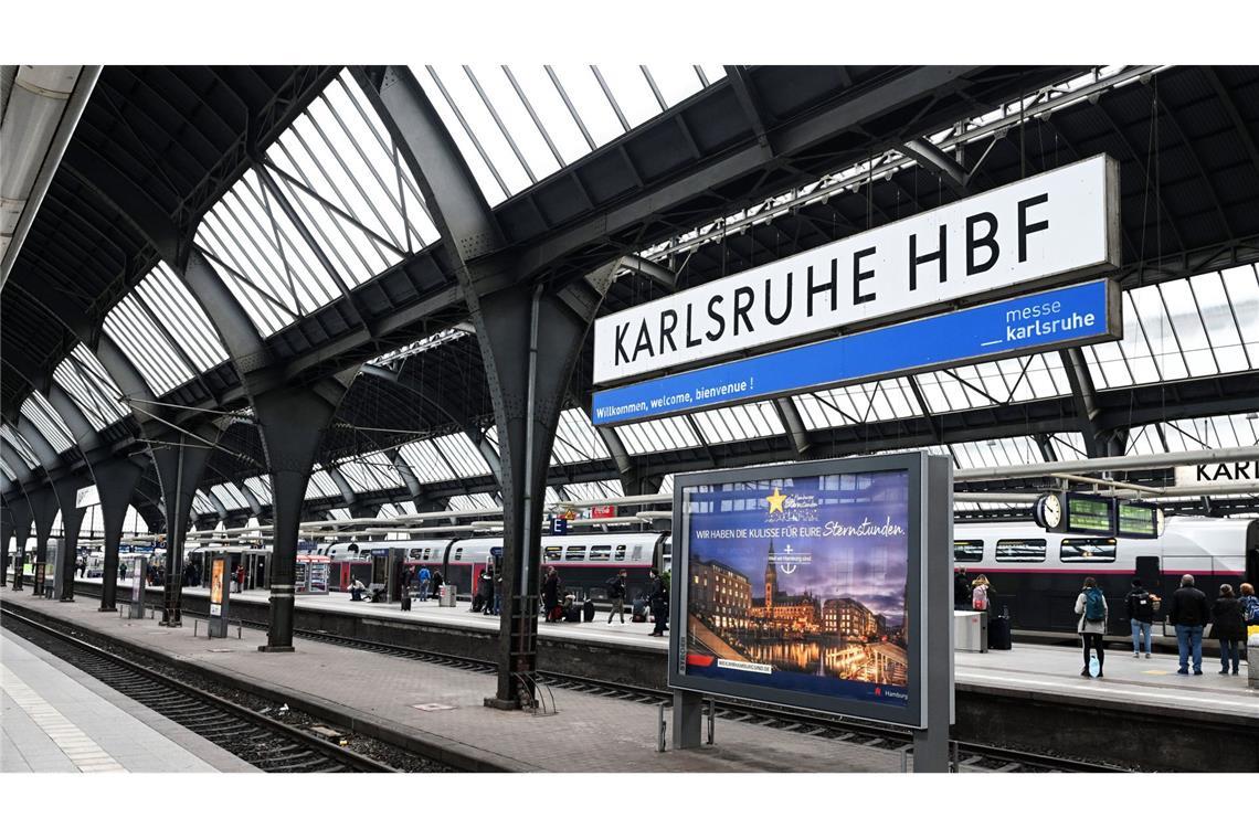 Ein Vater hat im Karlsruher Hauptbahnhof nach seinem Kind gesucht. (Archivbild)