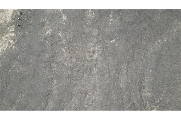 Eine 18 Meter lange reliefartige Geoglyphe, die einen Menschen darstellt, wurde im Süden Perus entdeckt.