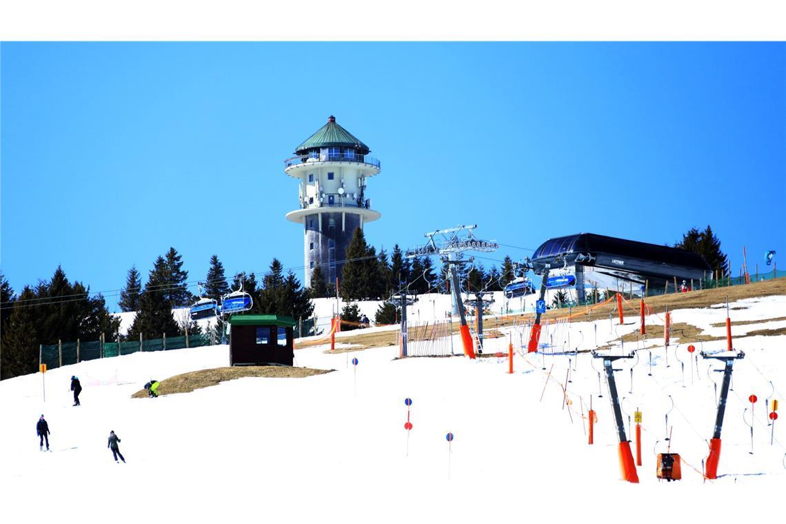 Eine Archivaufnahme des Skibetriebs am Feldberg.