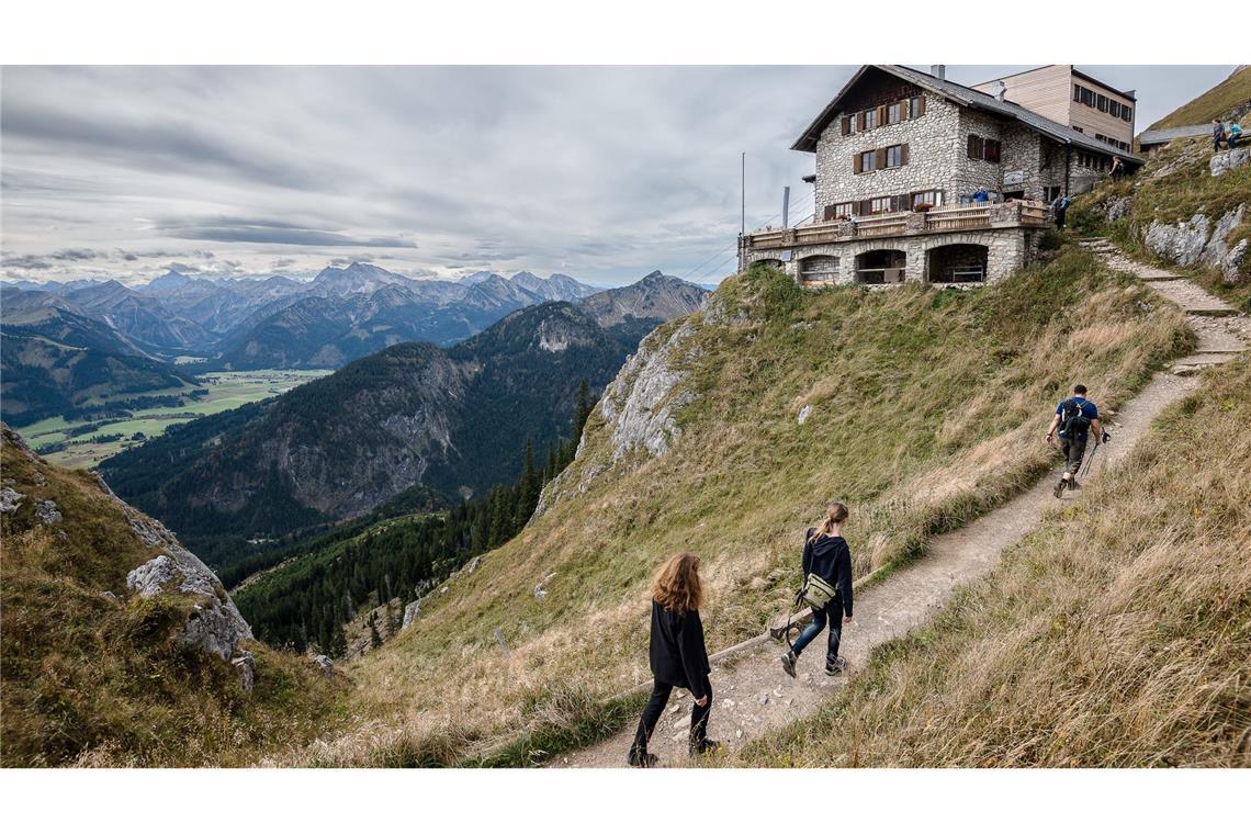 Eine Berghütte bedeutet nicht nur schöne Einkehr, sondern auch sichere Zuflucht. (Archivbild)