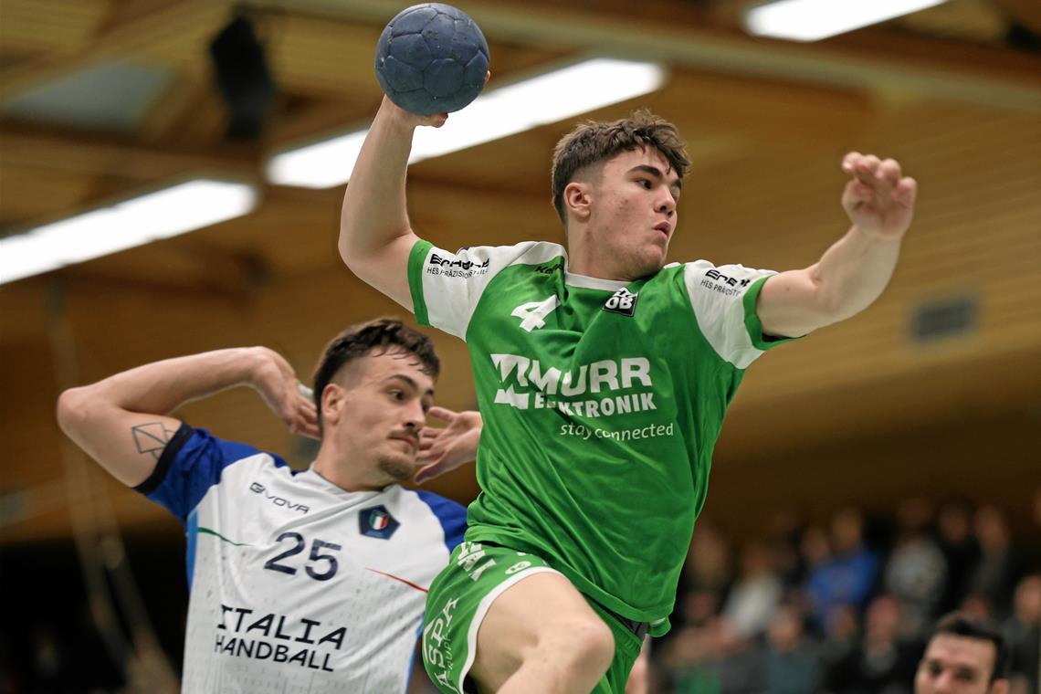 Elias Newel überzeugt derzeit sowohl beim HCOB als auch bei Frisch Auf Göppingen und in der U-20-Nationalmannschaft. Foto: Alexander Becher