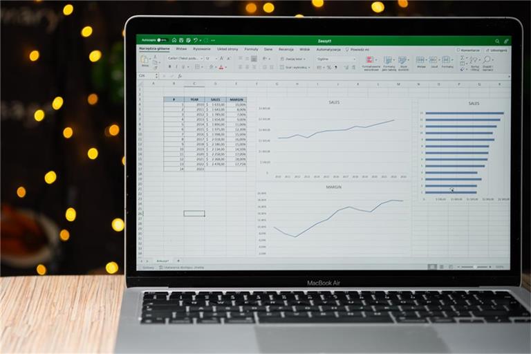 Erfahren Sie, wie Sie eine Word-Tabelle schnell & einfach in Excel umwandeln können. Folgen Sie unserer Schritt-für-Schritt Anleitung für eine nahtlose Übertragung.