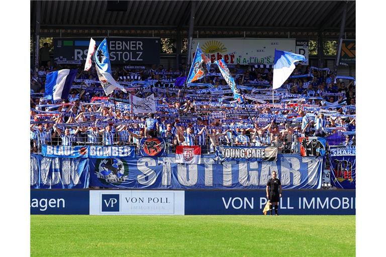 Erst ist die Stimmung bei den Kickers-Fans im Stadion am 21. September gegen den FSV Frankfurt trotz Niederlage gut, danach gibt es einen Vorfall auf dem Parkplatz.