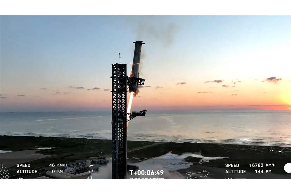 Erstmals ist es SpaceX gelungen, die untere Raketenstufe nach einem Start wieder aufzufangen.