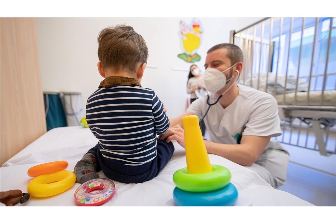 Es kann vorkommen, dass Kinder wegen einer Grippe ins Krankenhaus eingewiesen werden.