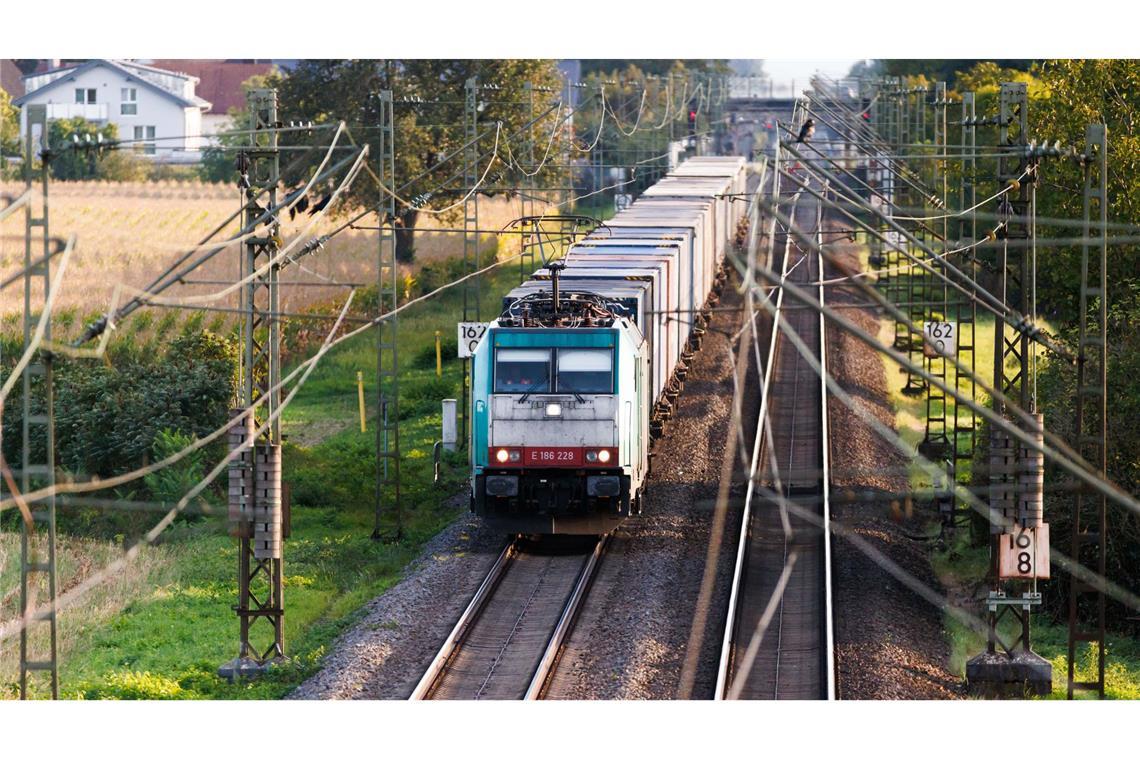 Fahrgäste auf der Rheintalbahn-Strecke müssen am Wochenende noch mehr Geduld mitbringen als bisher.