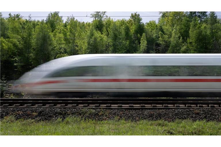 Fernverkehrszüge müssen zwischen Wolfsburg und Berlin umgeleitet werden.