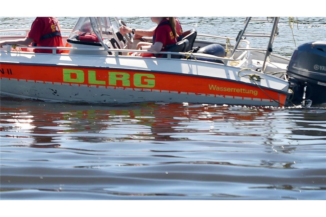 Feuerwehr und DLRG waren im Einsatz (Symbolbild).