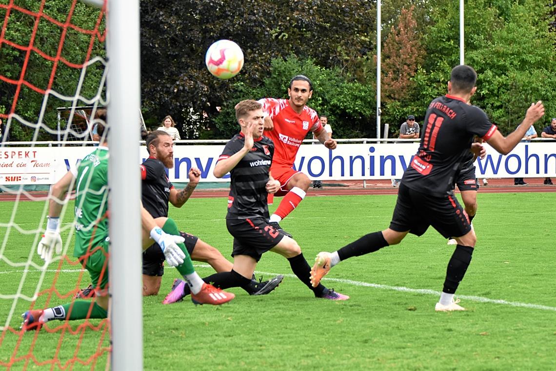 Flavio Santoro setzt diesen Schuss etwas zu hoch an, der Offensivspieler hat vorher aber schon das 1:0 für die TSG erzielt. Foto: Tobias Sellmaier