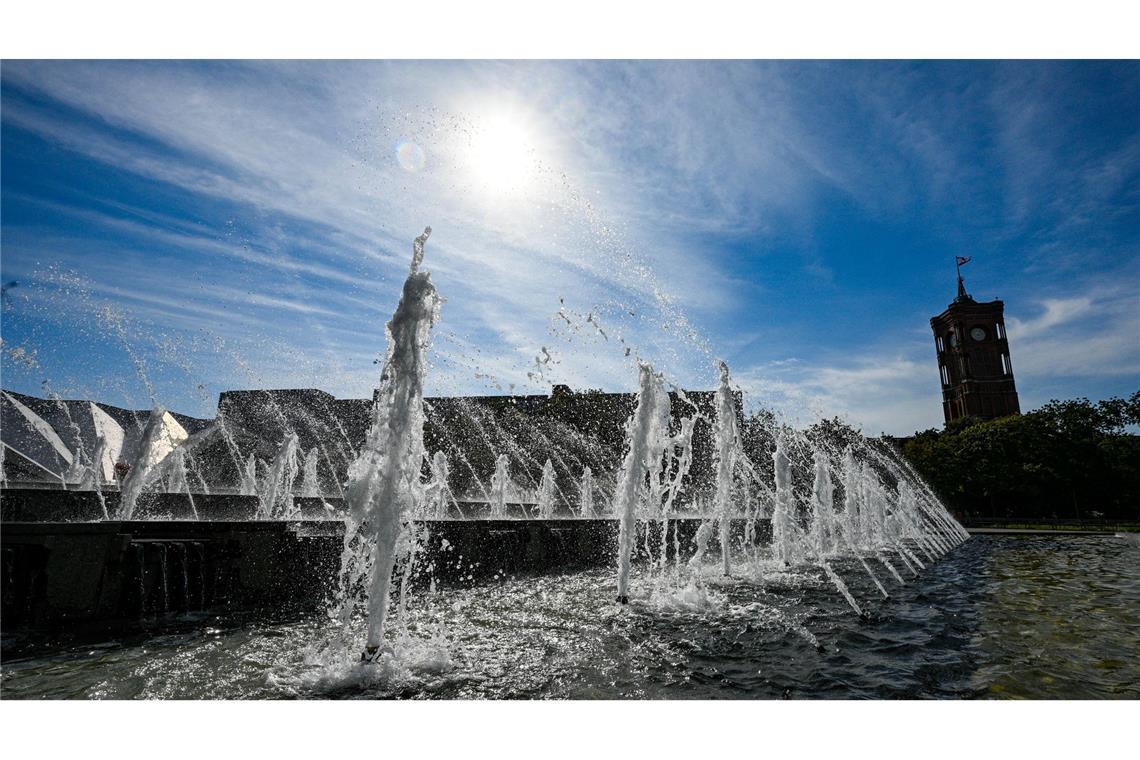 Fontänen der Wasserkaskaden am Berliner Fernsehturm