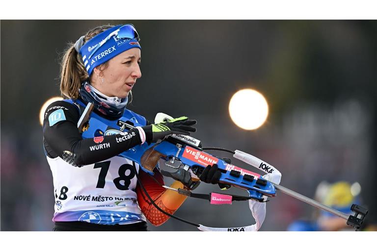 Franziska Preuß beendet den Sprint wieder unter den Top Ten.