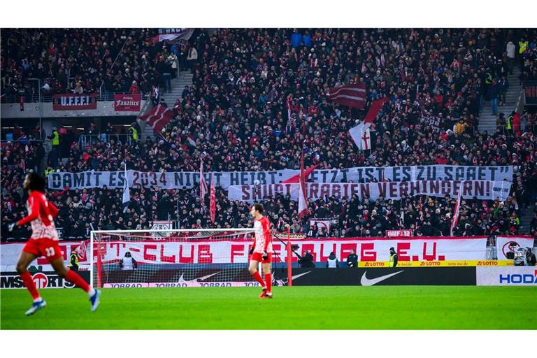 Freiburger Fans haben schon gegen die WM-Vergabe an Saudi-Arabien demonstriert.