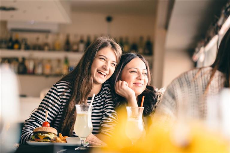 Freundinnen feiern - darum geht es beim Galentine's Day.