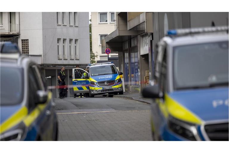 Fünf Jugendliche lösen mit ihren Taschenlampen einen Polizeieinsatz aus. (Symbolbild)