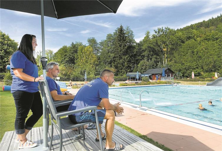 Für das Aufsichts- und Fachkräfteteam gab es vergangenen Sommer viel zu tun – die Aufnahme zeigt Sabine Kümmel-Weiß, Ronny Burmeister und Jens Bachmann (von links). Auch von den Besucherzahlen her war es eines der besten Jahre seit Vereinsgründung. Archivfoto: J. Fiedler