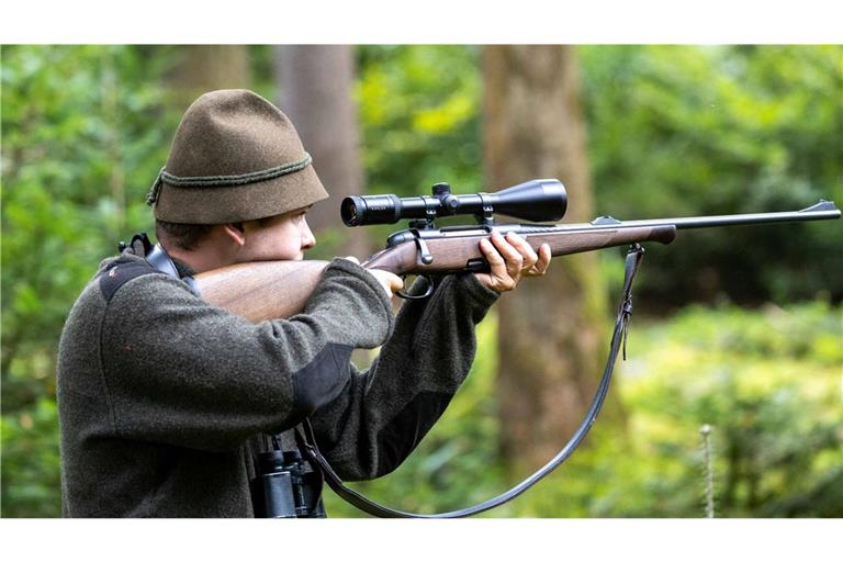 Für Jäger gibt es bei Langwaffen keine Obergrenze. Kurzwaffen dürfen sie maximal zwei besitzen, in wenigen Einzelfällen auch mehr.