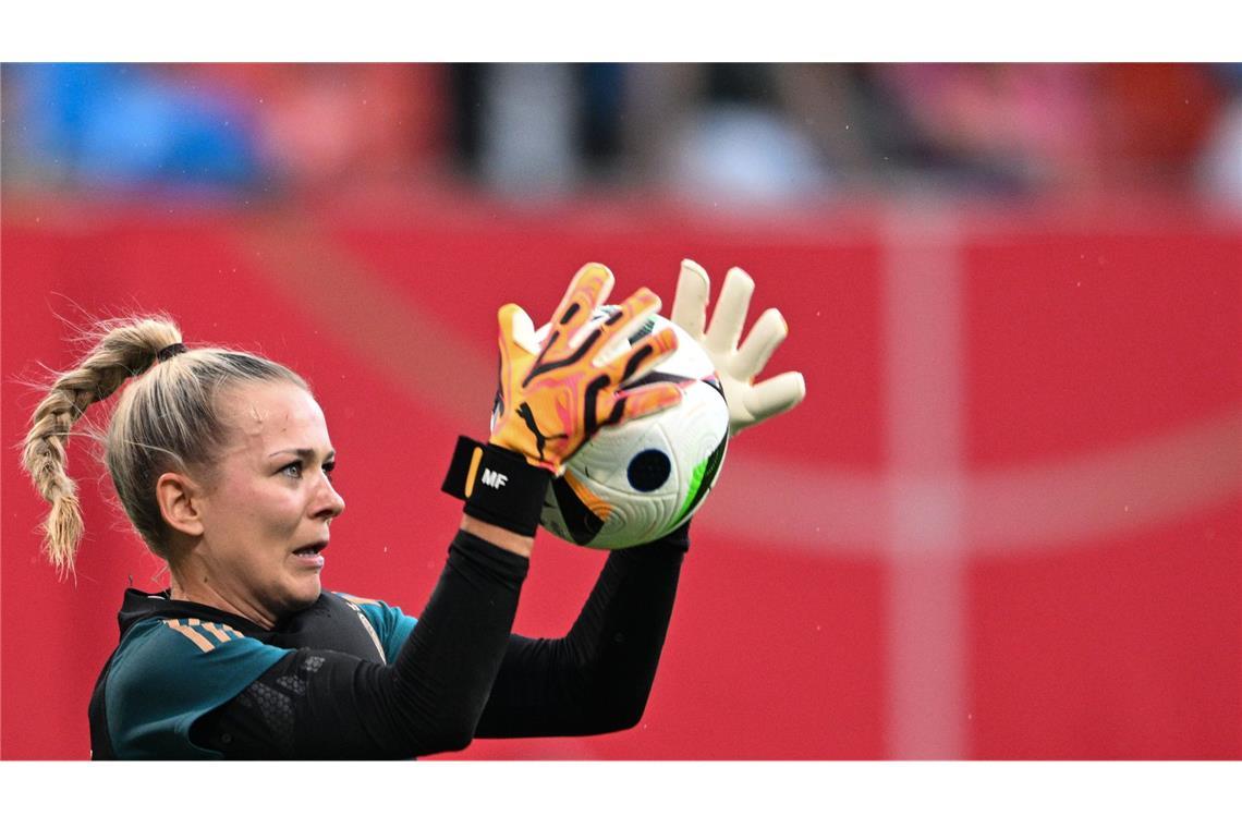 Fußball-Nationaltorhüterin Merle Frohms beendet mit sofortiger Wirkung ihre Karriere im DFB-Team. (Archivbild)