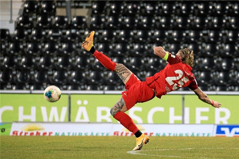 Gab in seinem 300. Pflichtspiel für Großaspach alles und hatte am Ende dennoch keinen Grund, um zu feiern: Kai Gehring. Foto: A. Becher