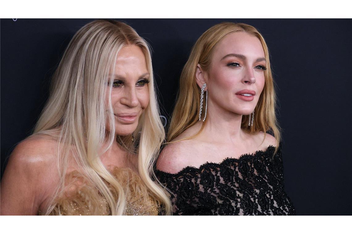 Geballte Frauenpower: Die italienische Modeschöpferin Donatella Versace (links) mit Schauspielerin Lindsay Lohan.