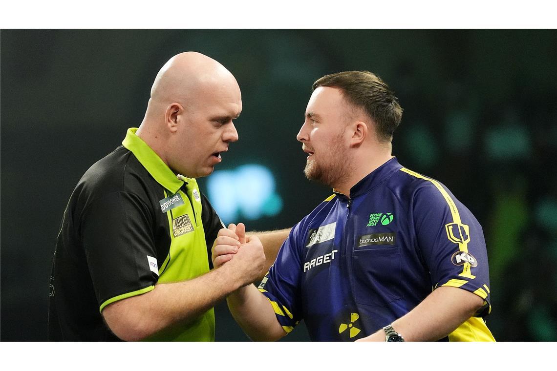 Geben sich die Hand: Van Gerwen und Littler.