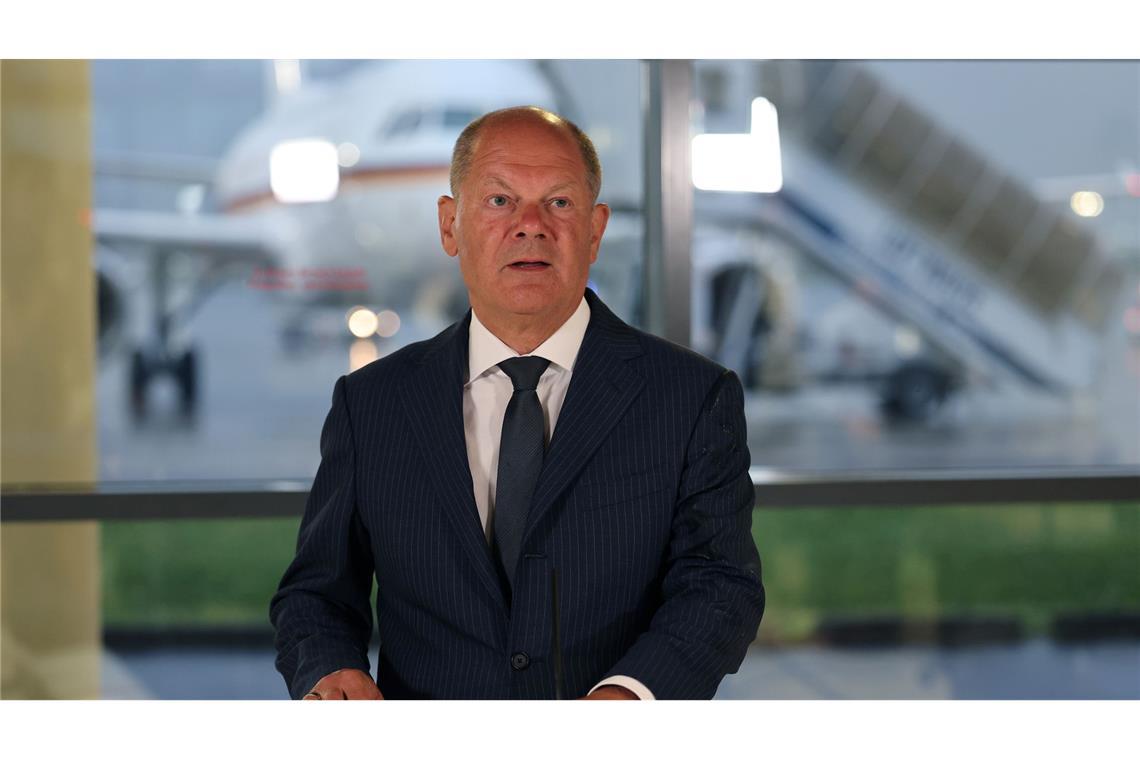 Gefangenenaustausch mit Russland - Statement von Bundeskanzler Olaf Scholz am Kölner Flughafen