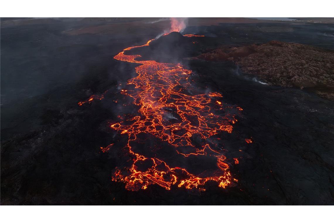 Gesamtansicht der Eruptionsstelle des Vulkans.