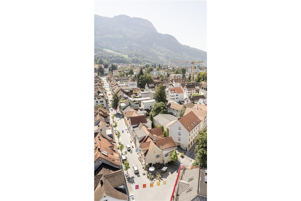 Gestaltungspreis-Gewinner: Bestandsbauten in Hohenems im Vorarlberg in Österreich wurden saniert und das Viertel verschönert und aufgewertet. Verschiedene Architekturbüros wurden vom Bauherren Schadenbauer Projekt- und Quartiersentwicklung mit der Sanierung der Stadtmitte von Hohenems beauftragt.