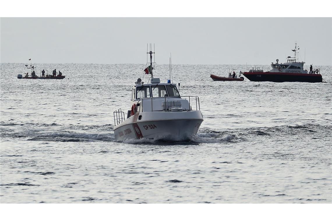 Gesunkene Jacht vor Sizilien: Die Suche nach Vermissten der Luxusjacht "Bayesian", die in einem Sturm im Mittelmeer vor Sizilien sank, läuft weiter.