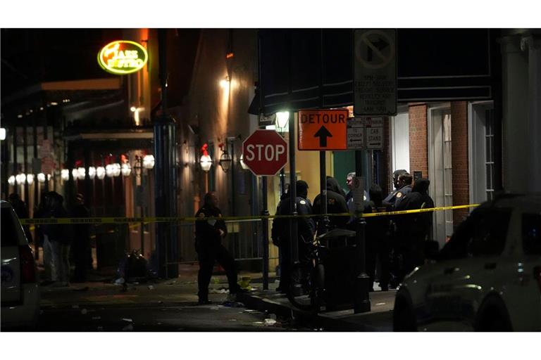 Großeinsatz in New Orleans' Ausgehviertel, dem French Quarter: Ein Auto ist in eine Menschenmenge gefahren.