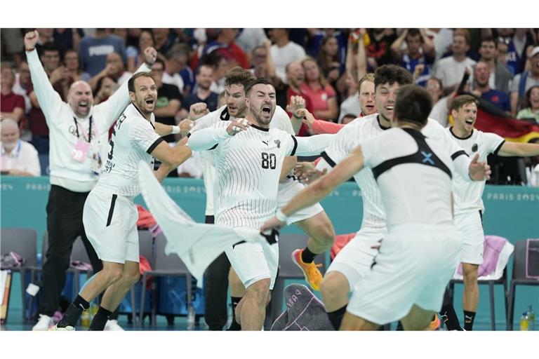 Großer Jubel bei den deutschen Handballern über den Halbfinaleinzug.