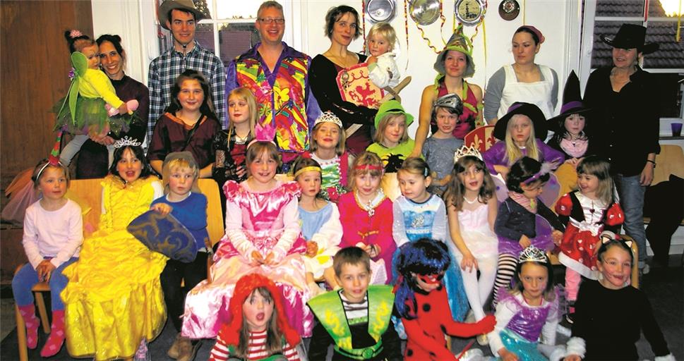 GROSSERLACH (pm). Kürzlich haben die Kinder und Jugendlichen der Graber Chöre Fasching gefeiert. Die kleinen und großen Sängerinnen und Sänger erschienen zahlreich und fantasievoll verkleidet. Es wurde viel gesungen und gespielt, auch eine Polonaise durch die Probenräume durfte nicht fehlen. Zum Abschluss gab es für die Kinder und Jugendlichen leckere Krapfen. Foto: privat