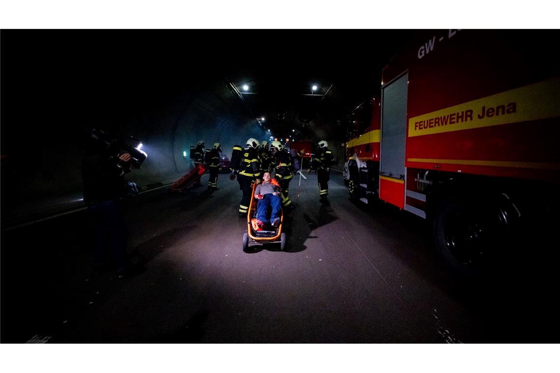 Großübung im Jagdbergtunnel auf der A4 zwischen den Anschlussstellen „Bucha“ und „Jena-Göschwitz“.